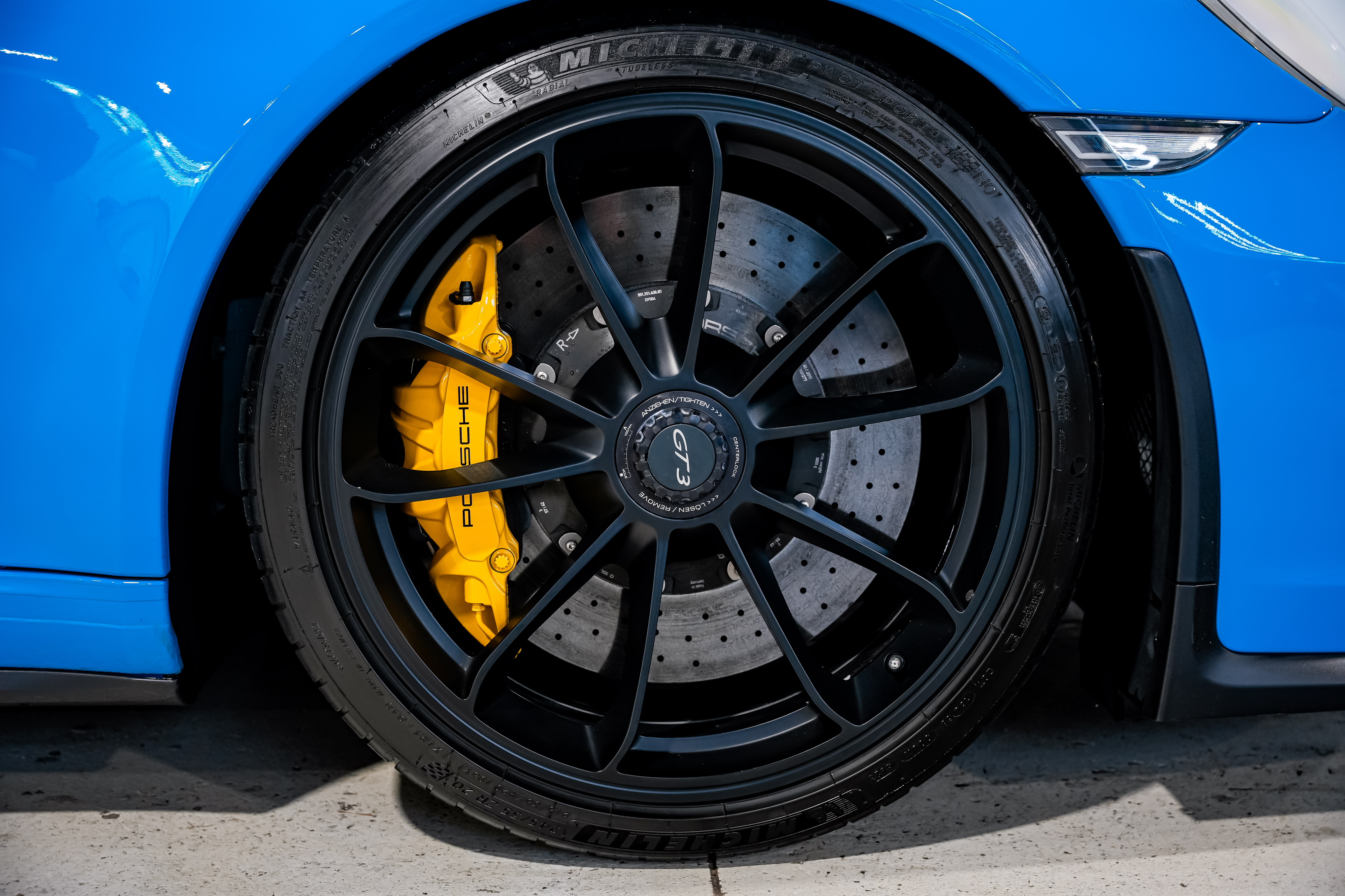 2018 Porsche 911 GT3 Coupe — photo 7