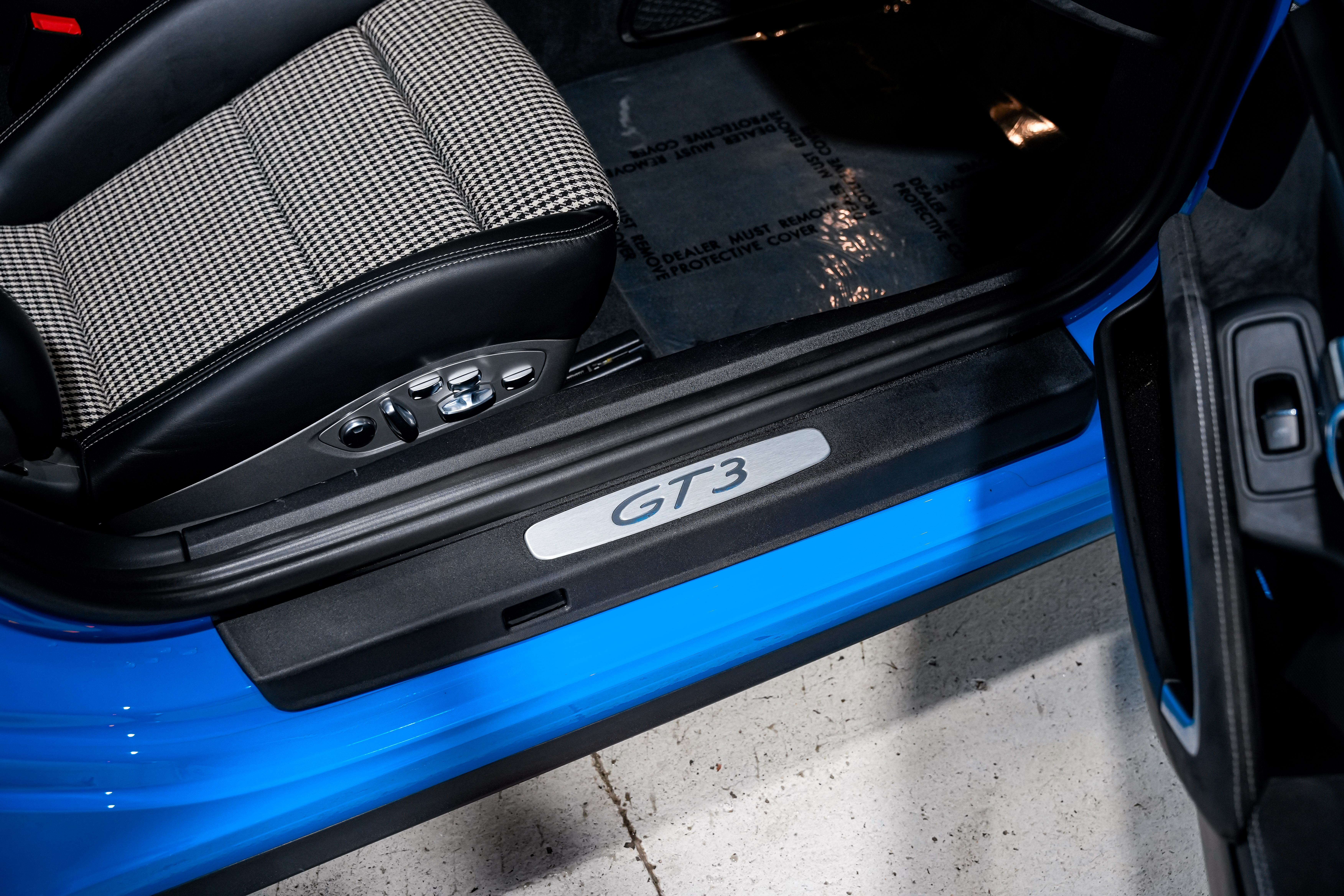 2018 Porsche 911 GT3 Coupe — photo 13