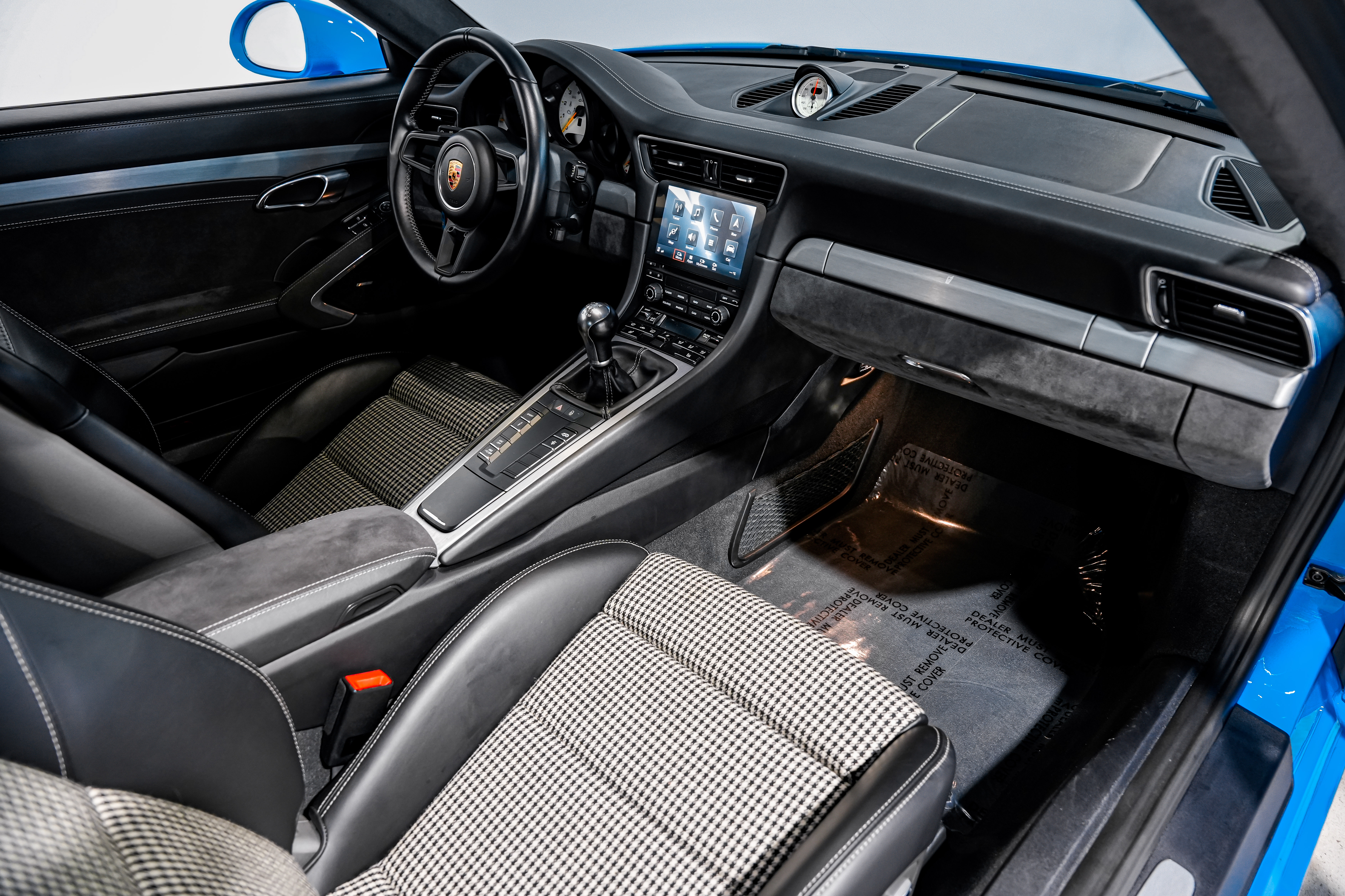 2018 Porsche 911 GT3 Coupe — photo 16