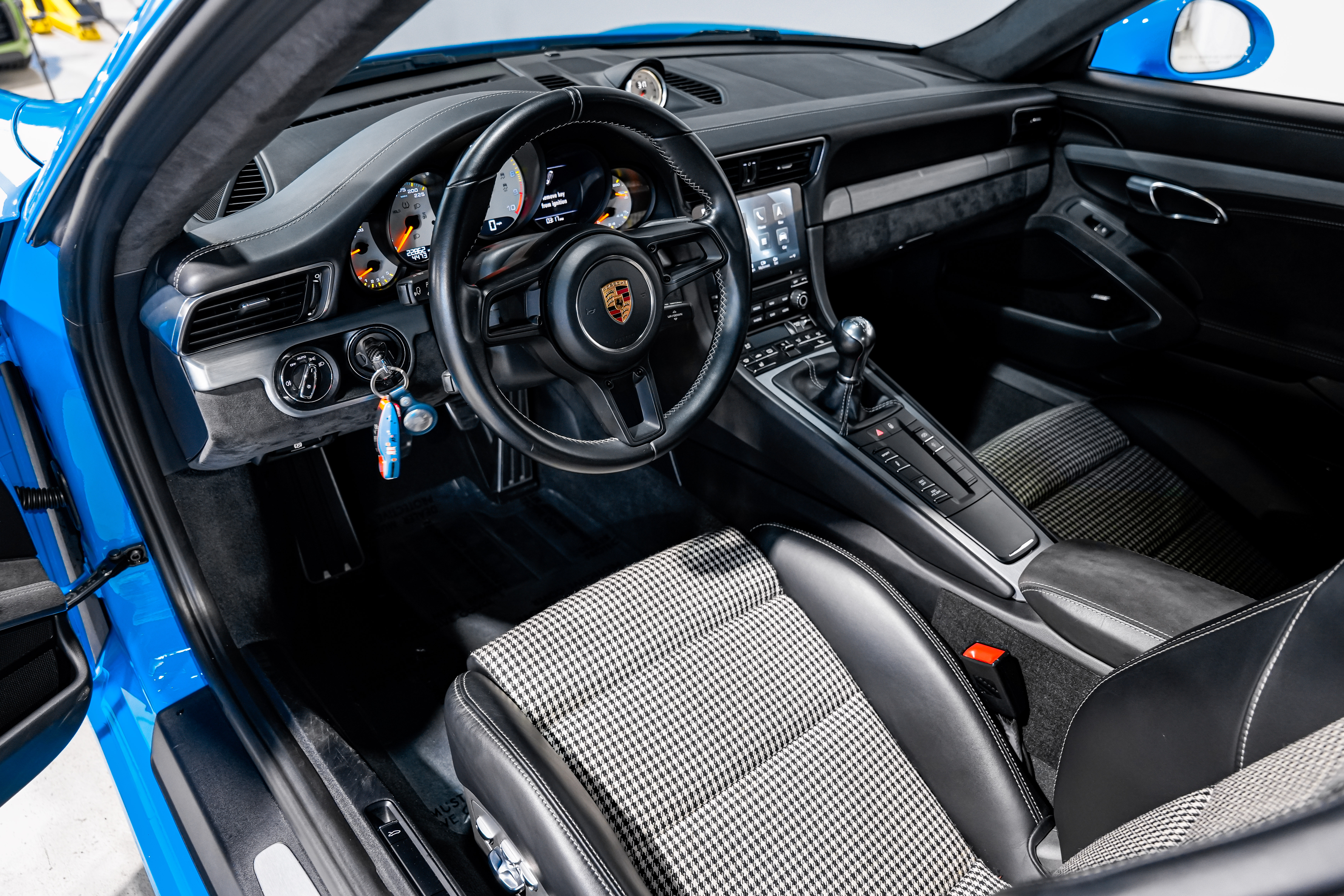 2018 Porsche 911 GT3 Coupe — photo 19