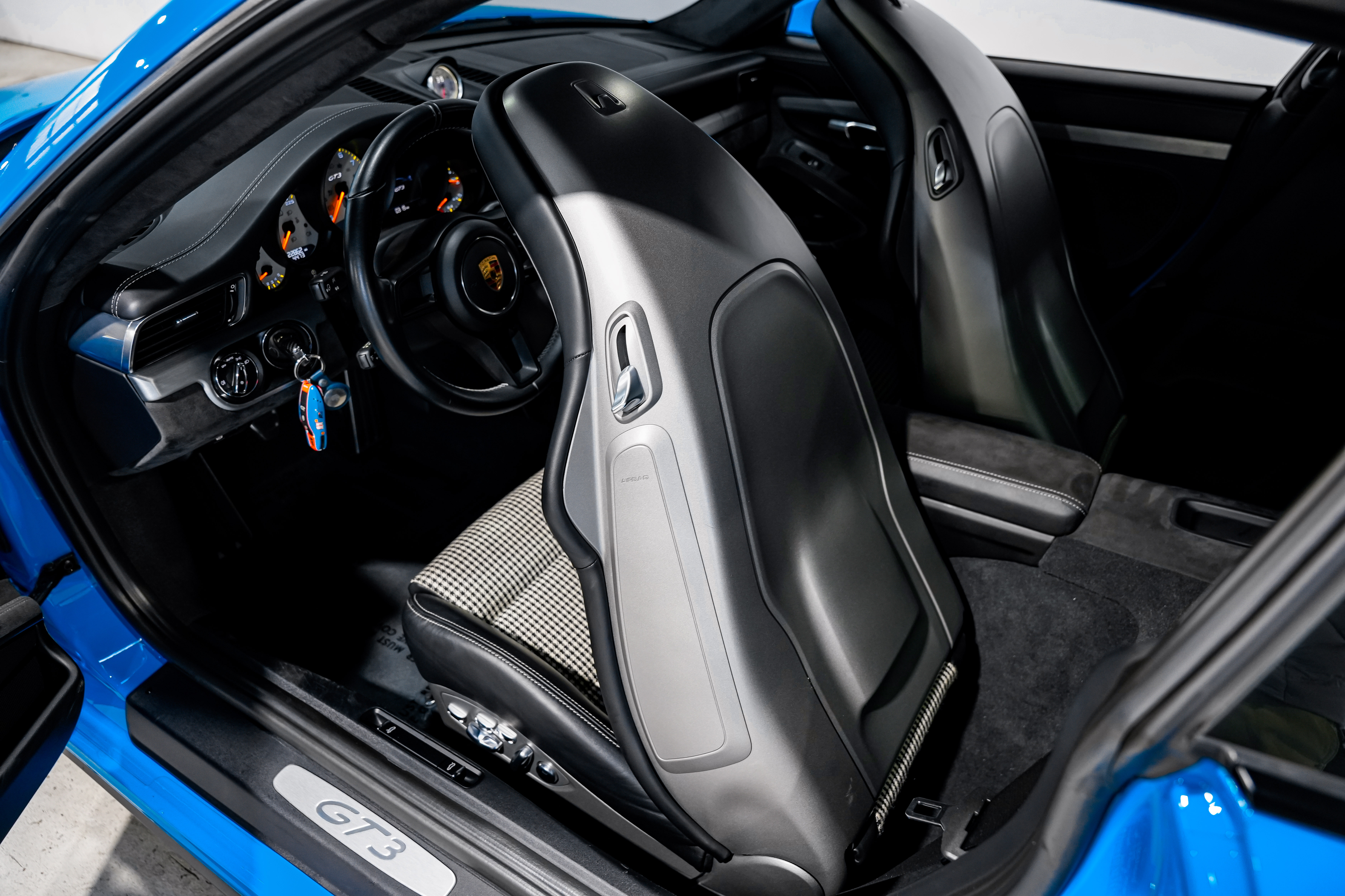 2018 Porsche 911 GT3 Coupe — photo 23