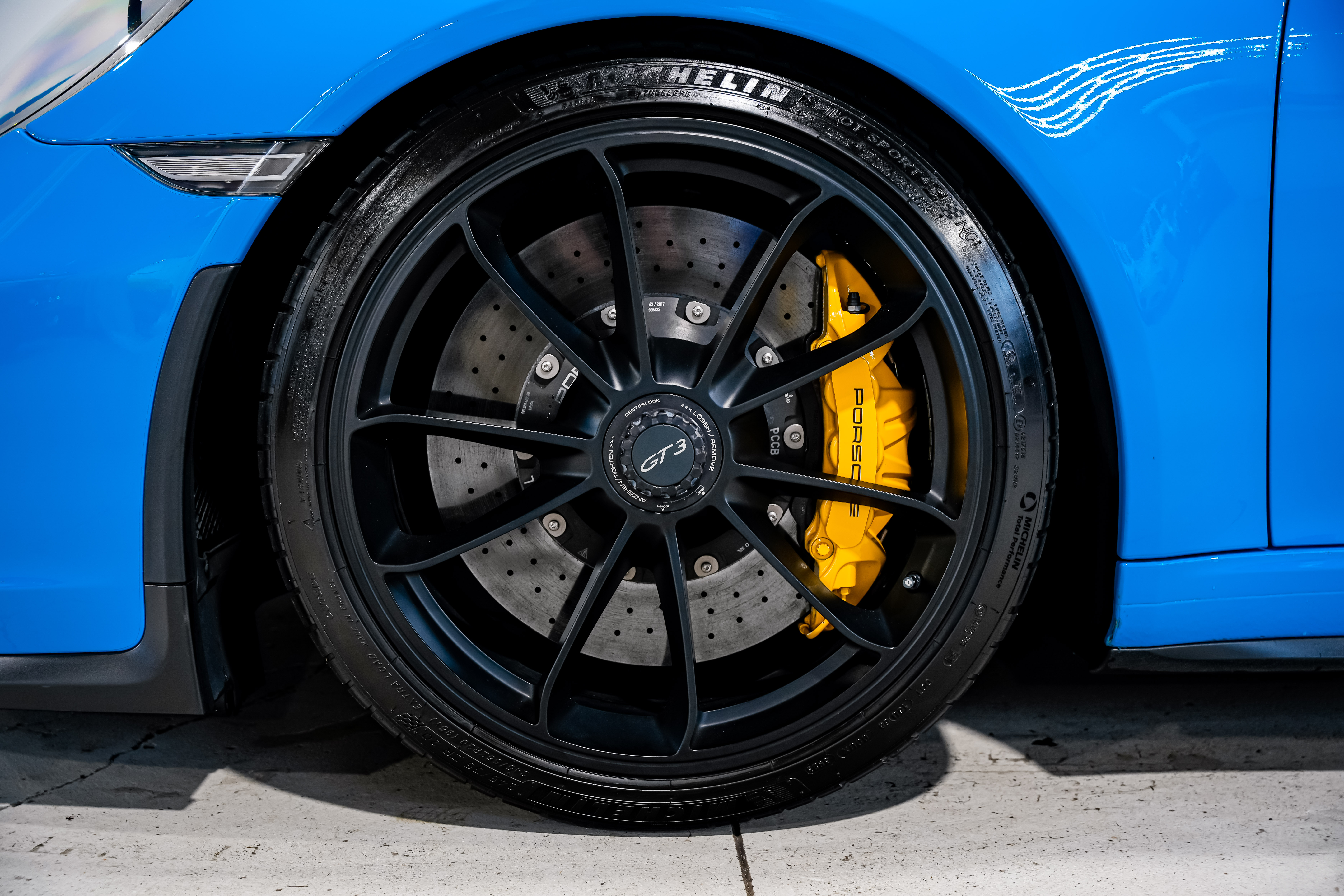 2018 Porsche 911 GT3 Coupe — photo 43