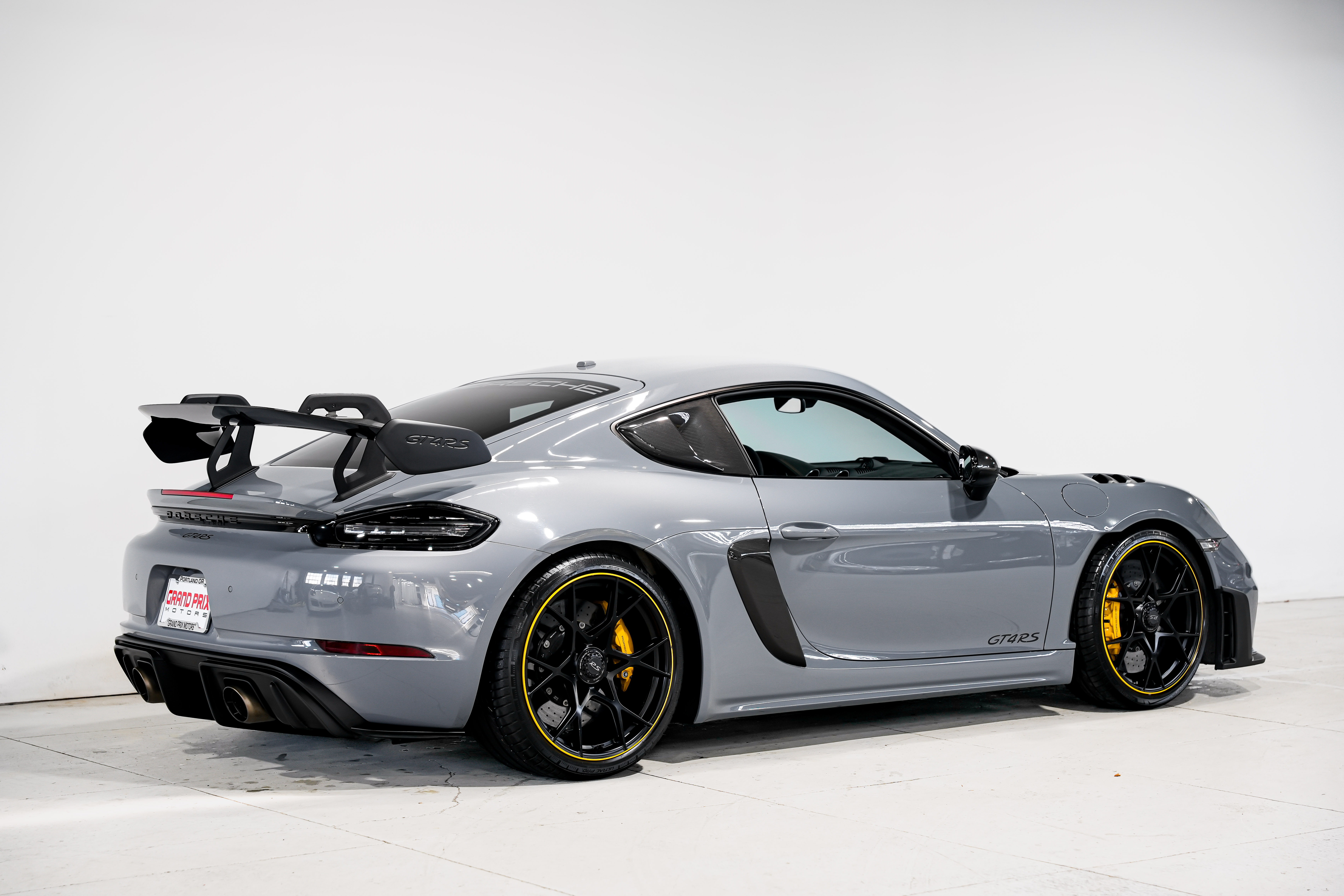2023 Porsche 718 Cayman GT4 RS Coupe — photo 2
