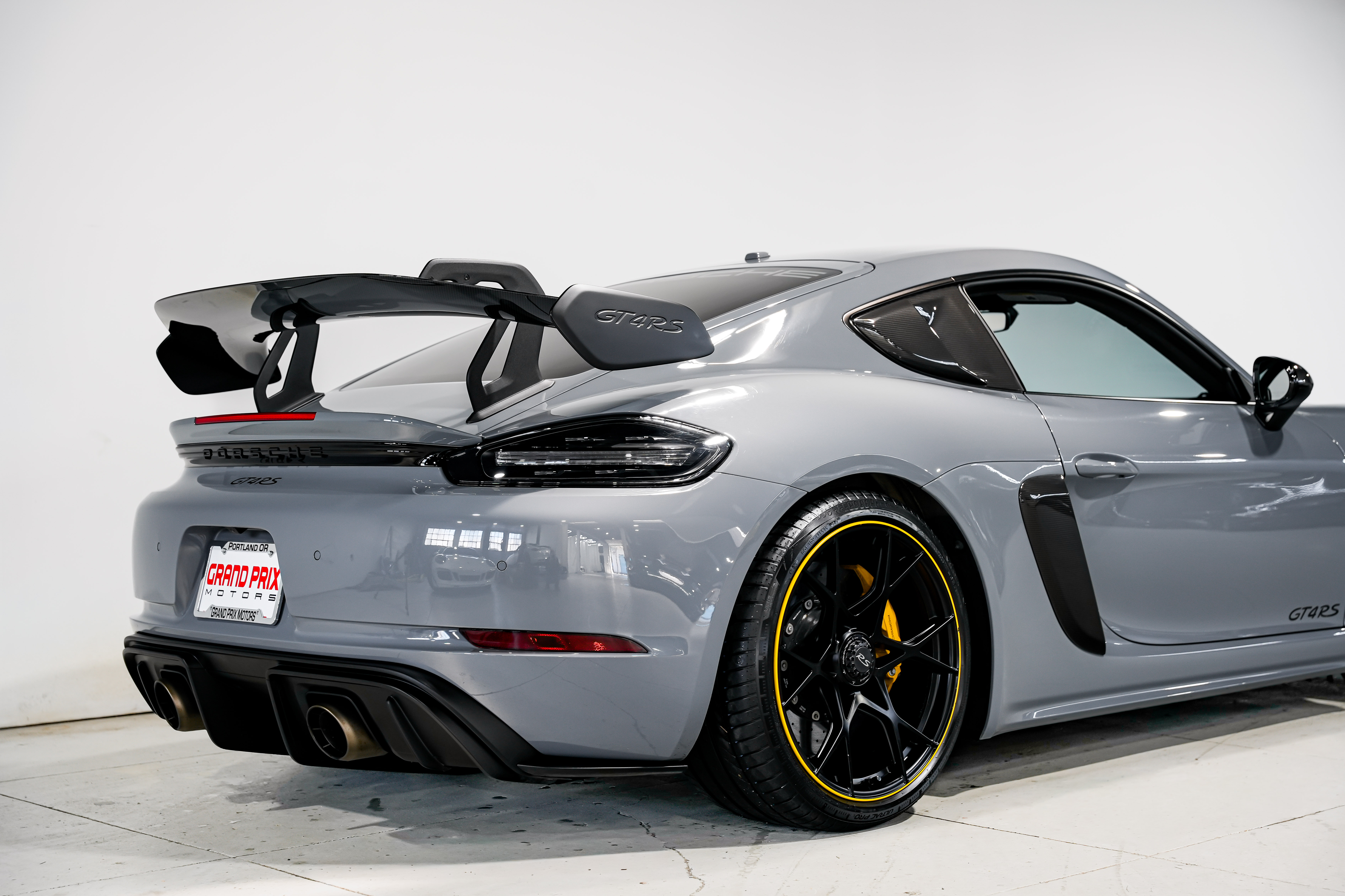 2023 Porsche 718 Cayman GT4 RS Coupe — photo 4