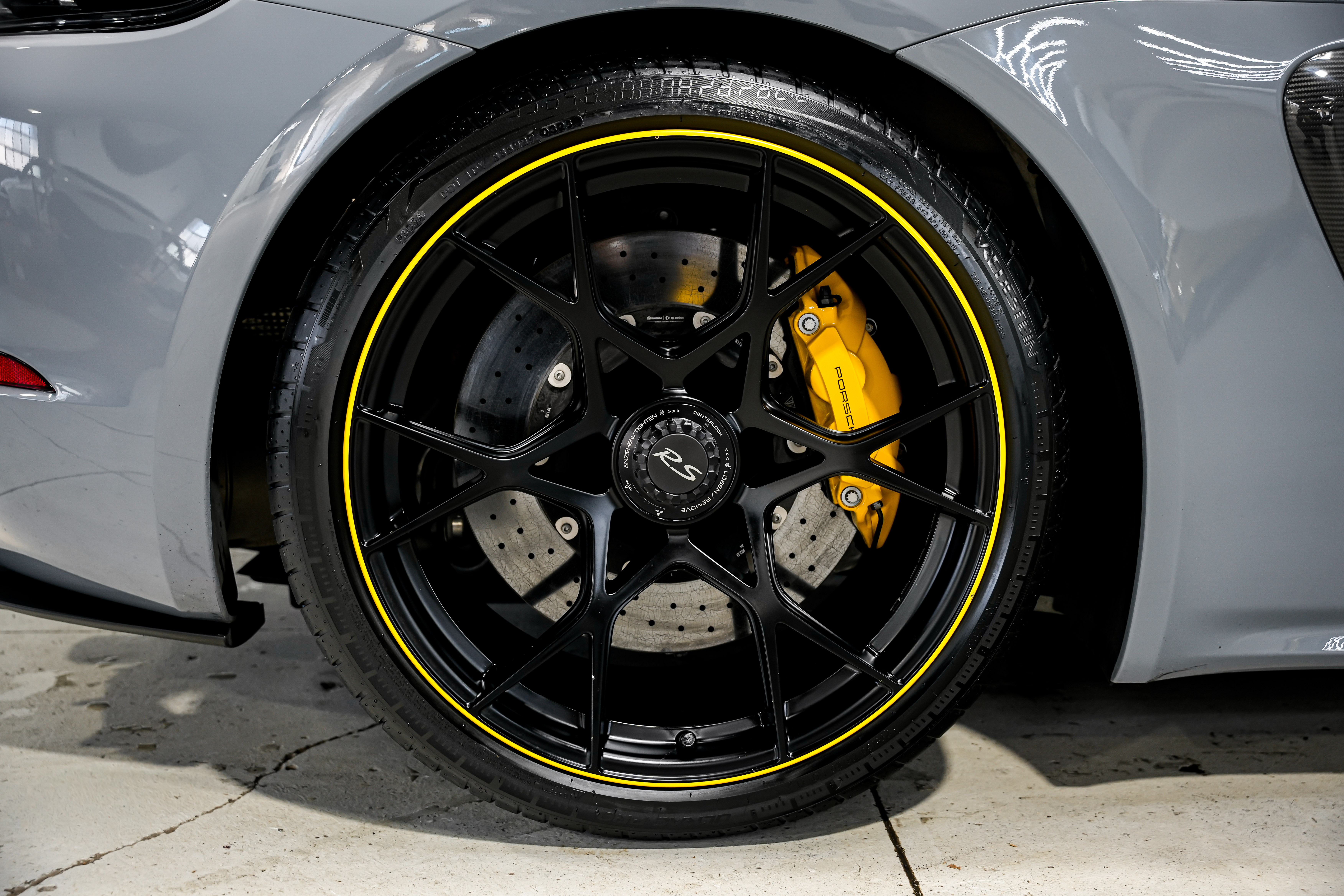 2023 Porsche 718 Cayman GT4 RS Coupe — photo 6