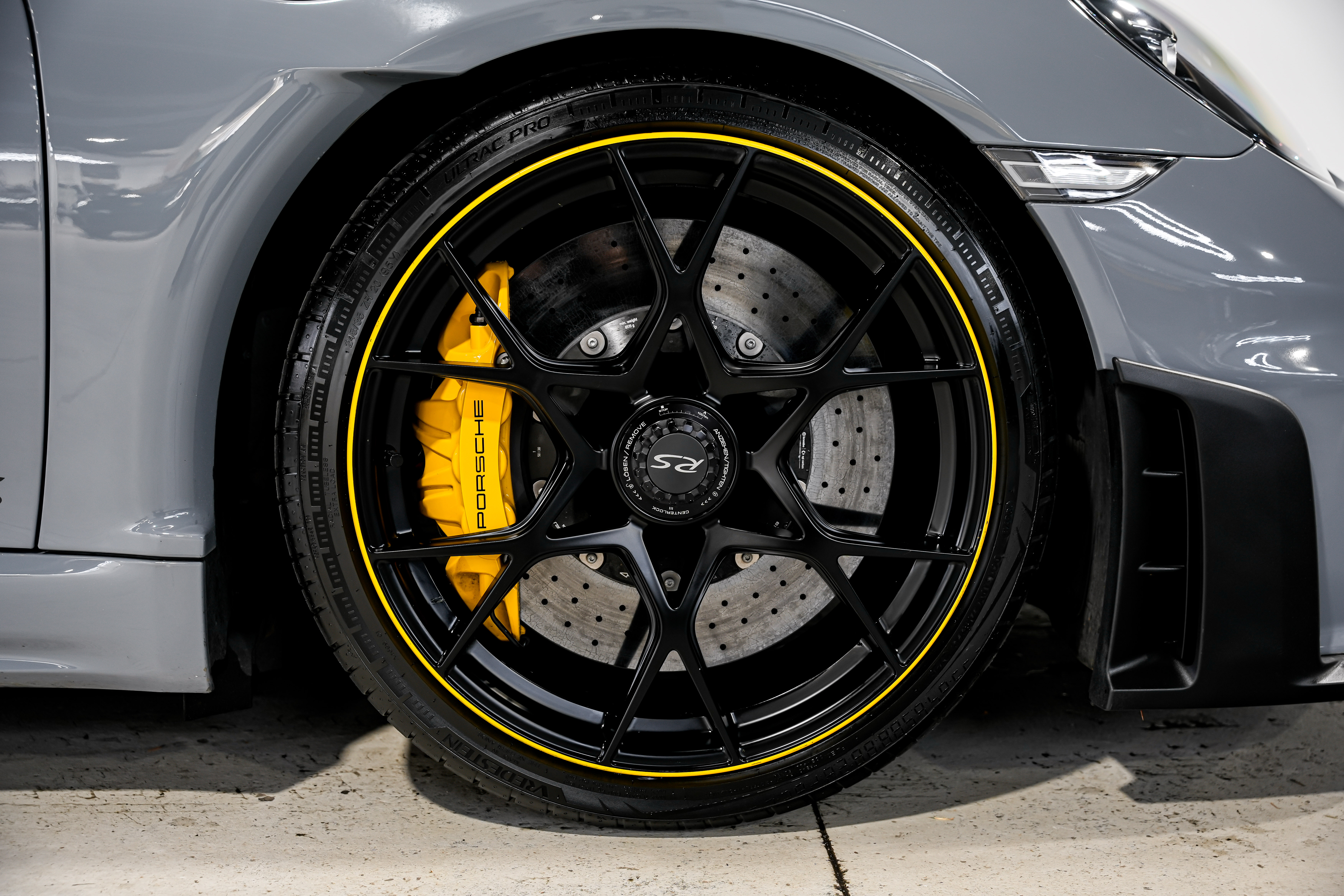 2023 Porsche 718 Cayman GT4 RS Coupe — photo 7