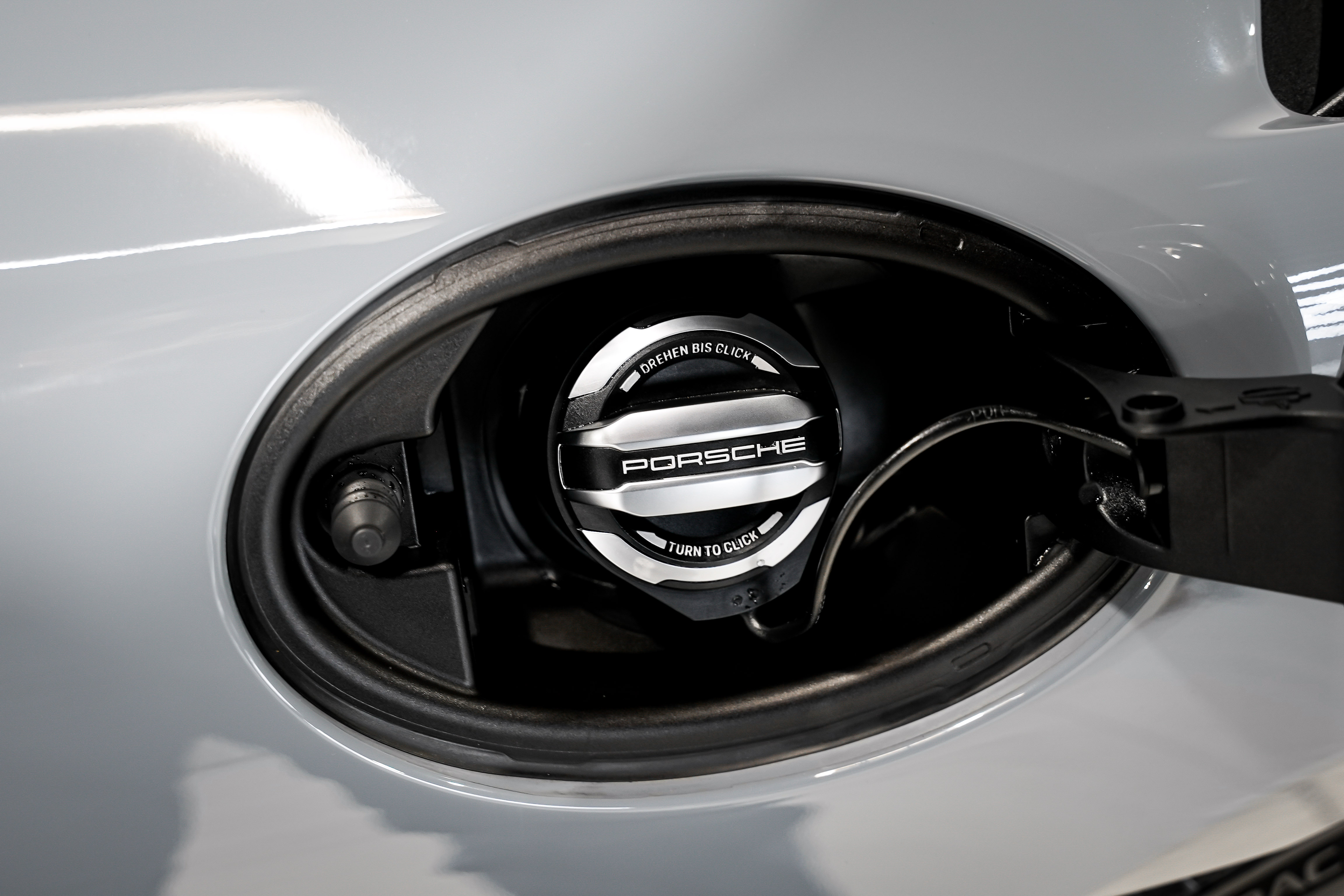 2023 Porsche 718 Cayman GT4 RS Coupe — photo 9