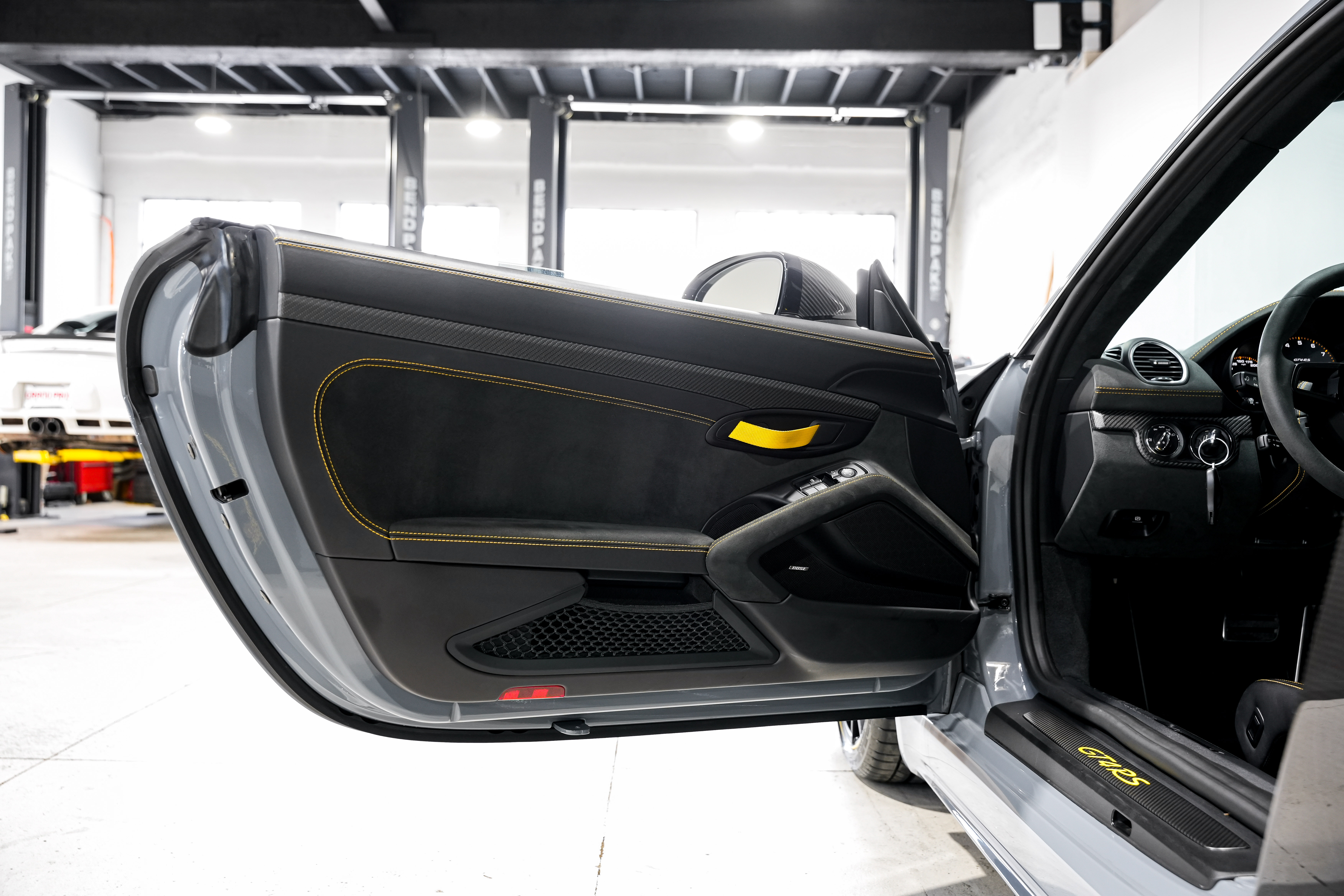 2023 Porsche 718 Cayman GT4 RS Coupe — photo 17