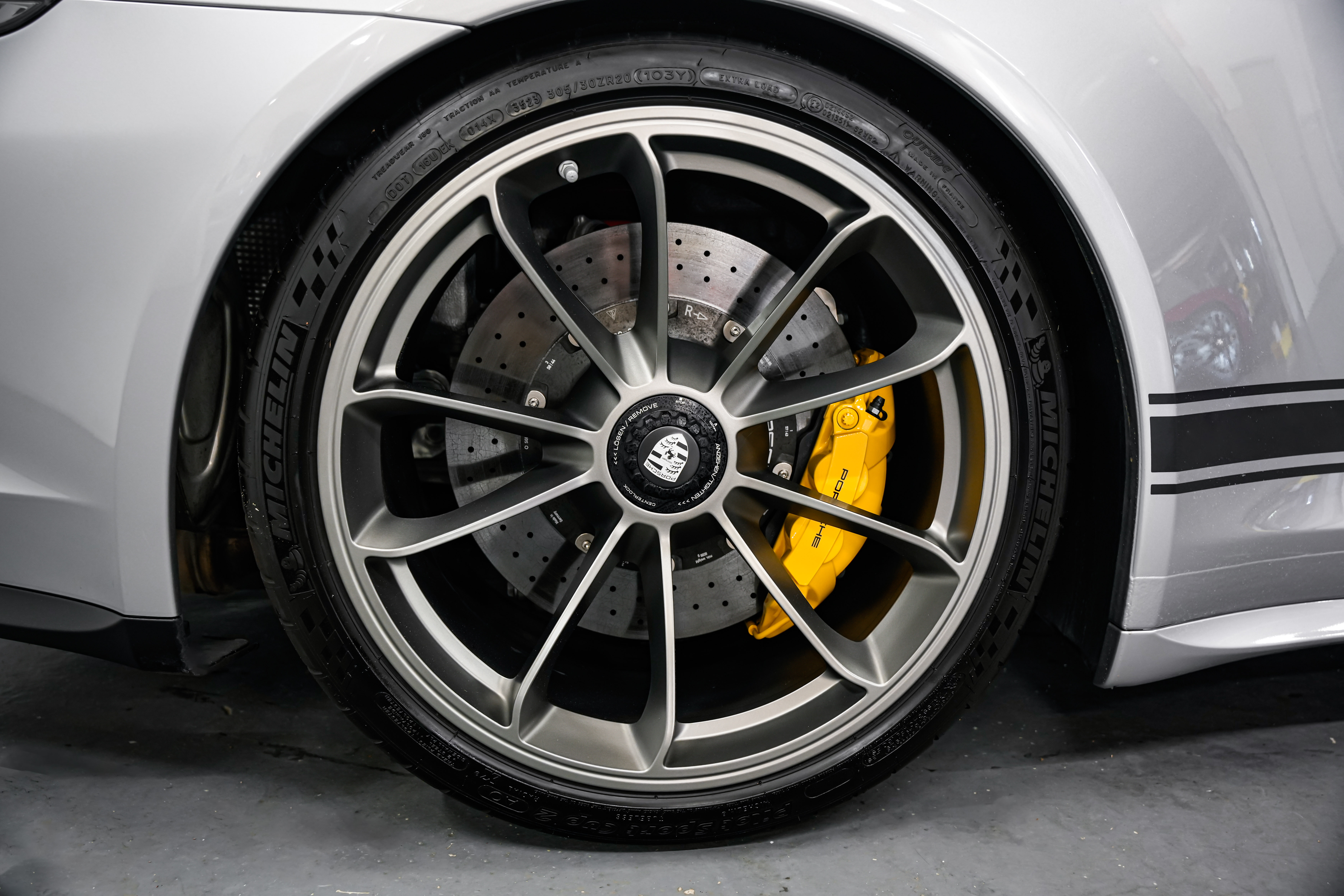 2016 Porsche 911 R Coupe — photo 4