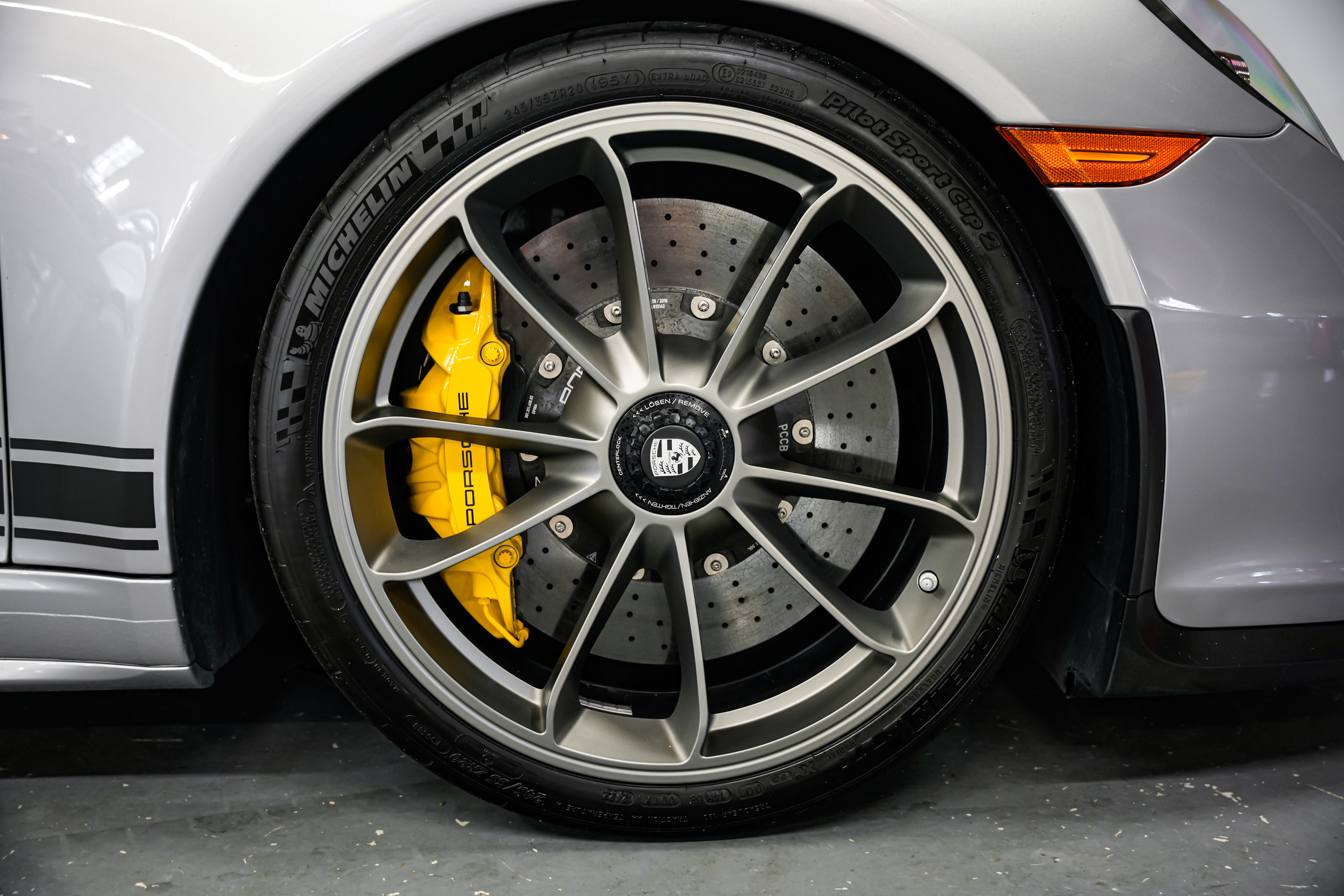 2016 Porsche 911 R Coupe — photo 5