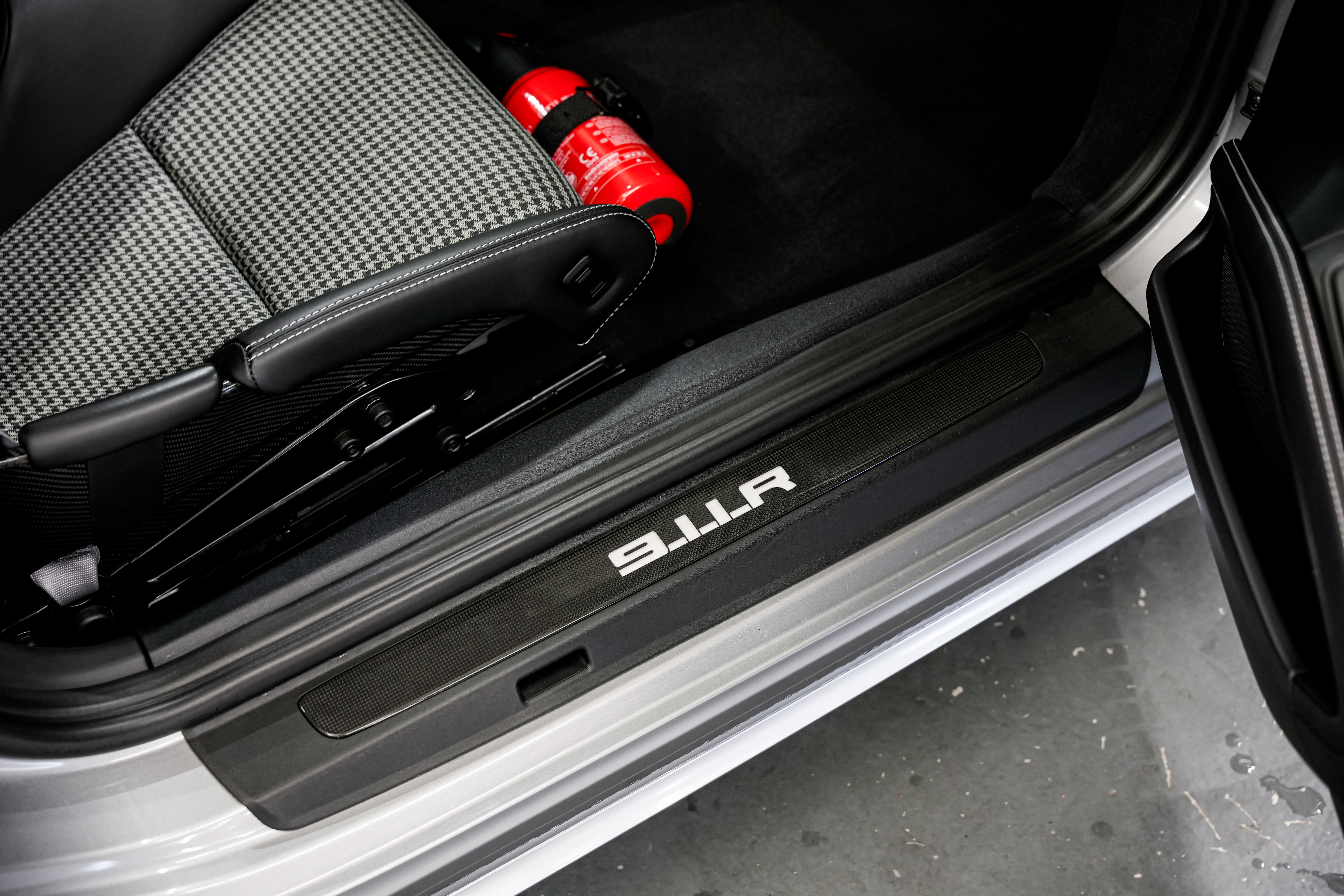 2016 Porsche 911 R Coupe — photo 8