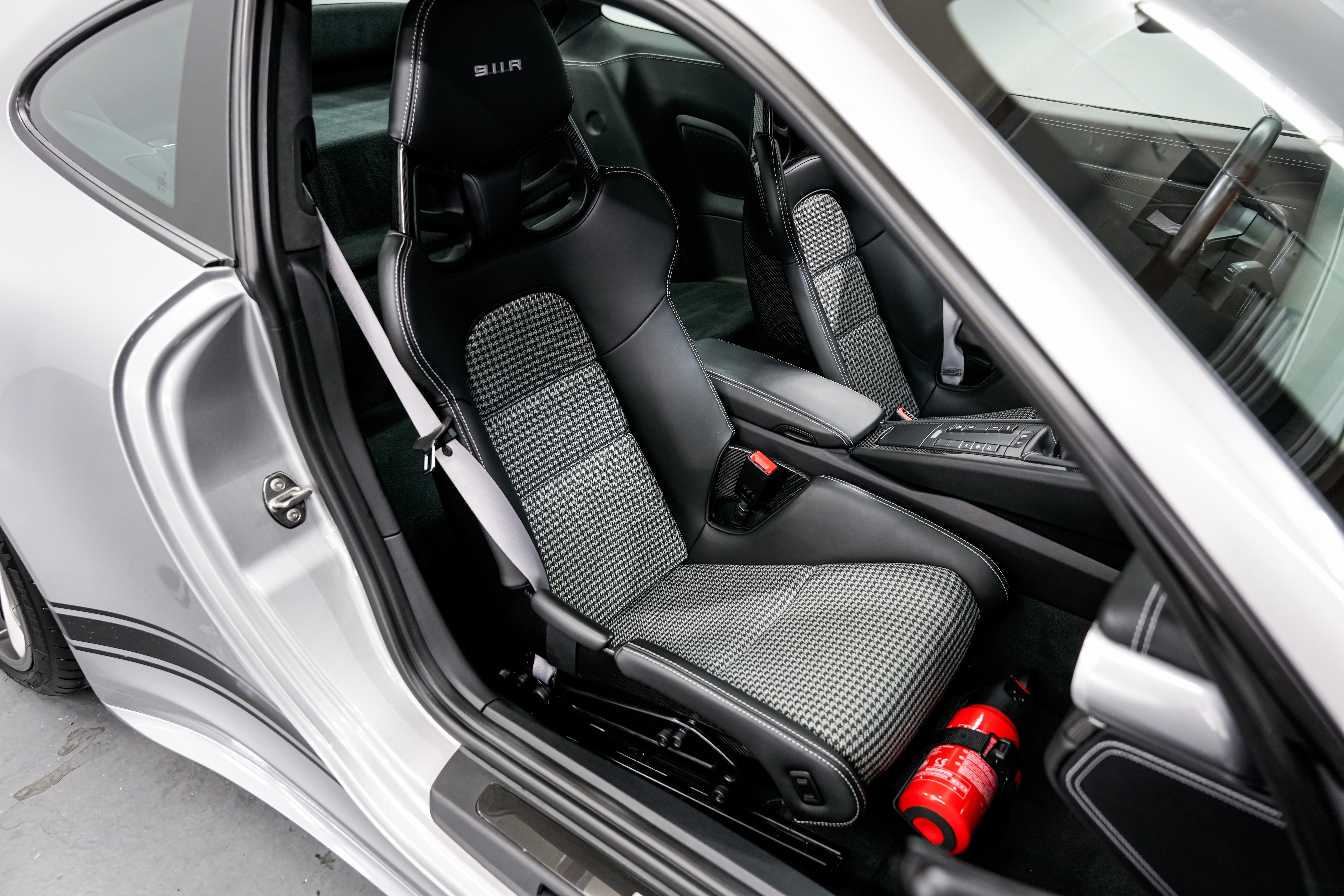2016 Porsche 911 R Coupe — photo 10