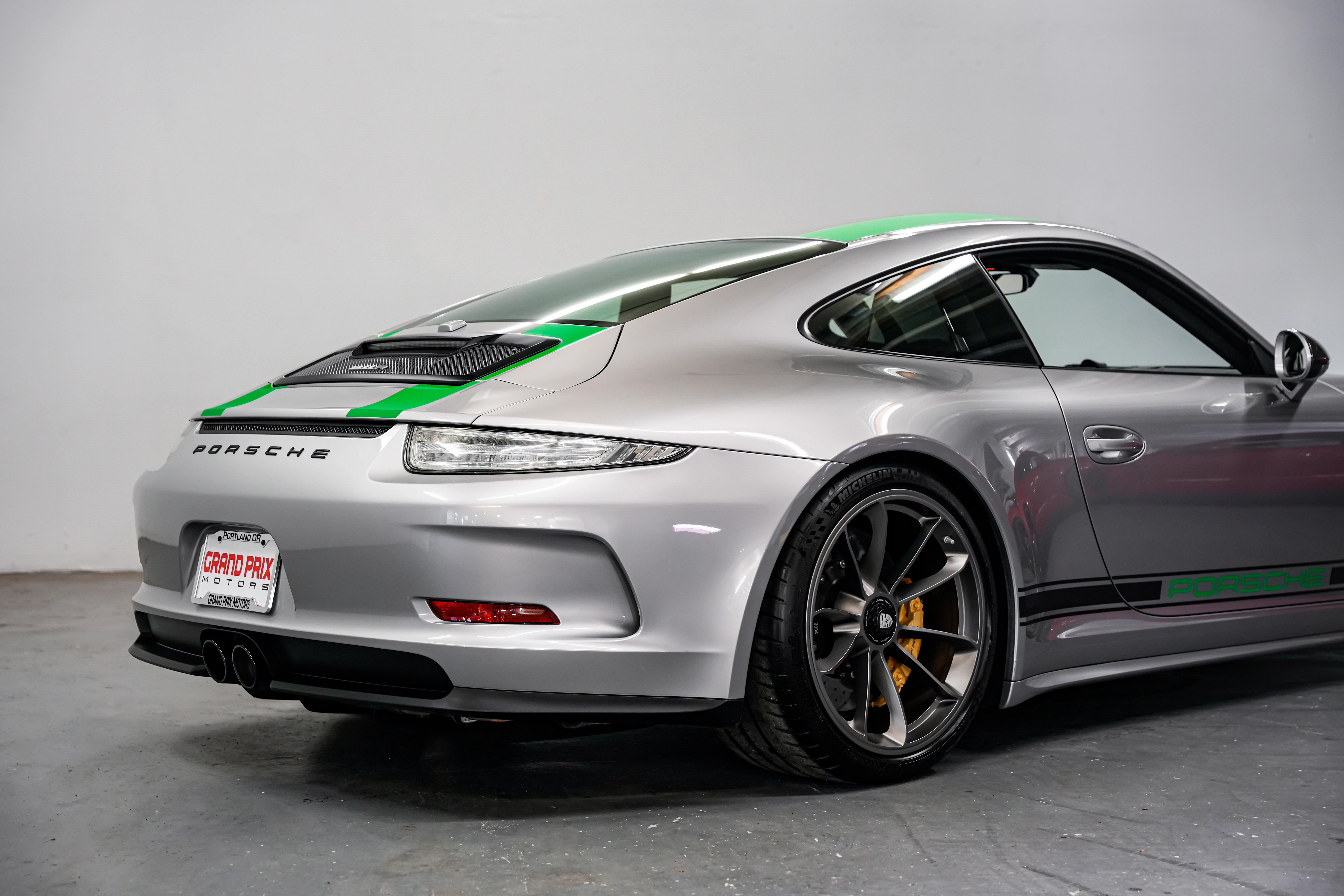 2016 Porsche 911 R Coupe — photo 16