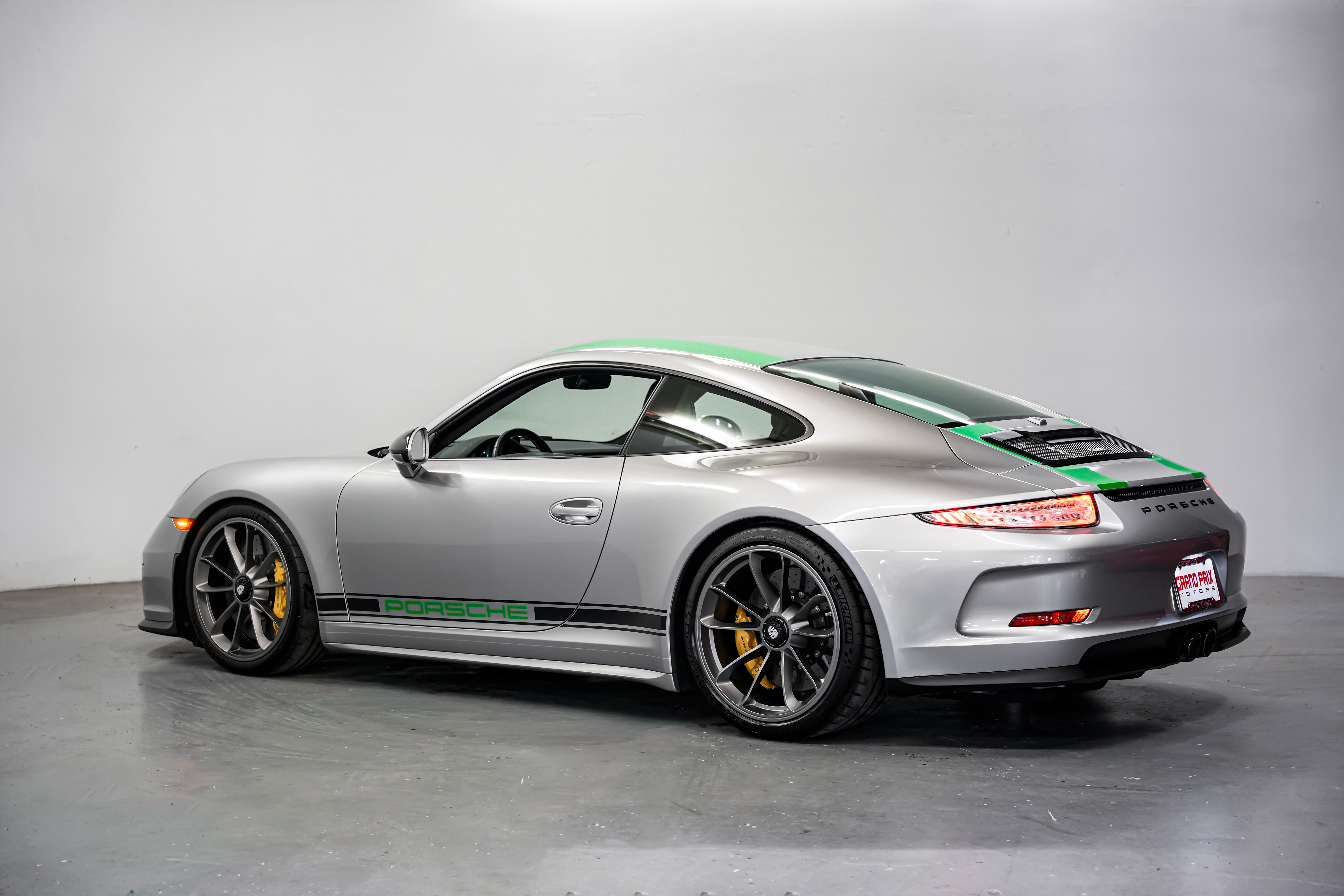 2016 Porsche 911 R Coupe — photo 21