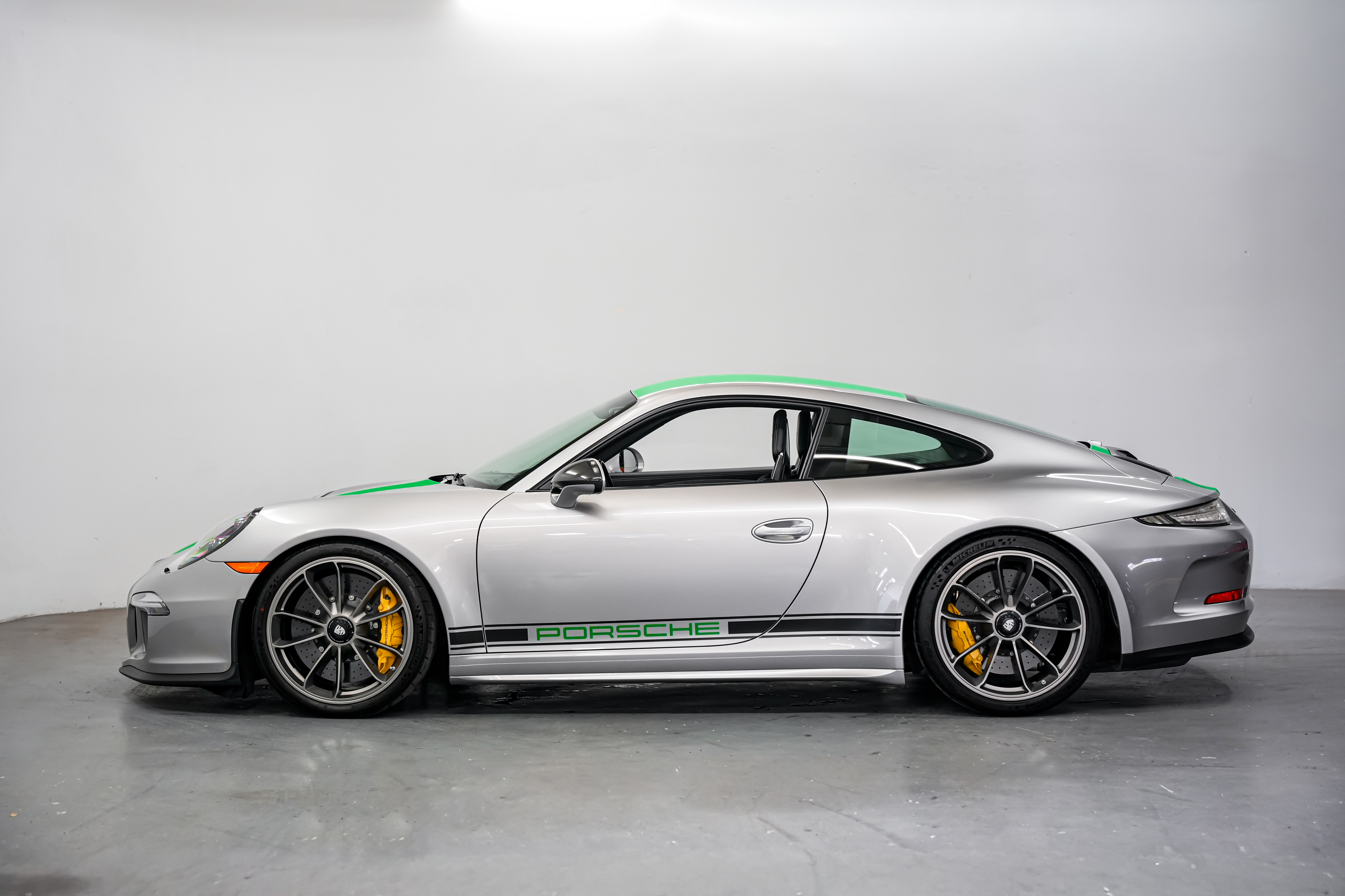 2016 Porsche 911 R Coupe — photo 22
