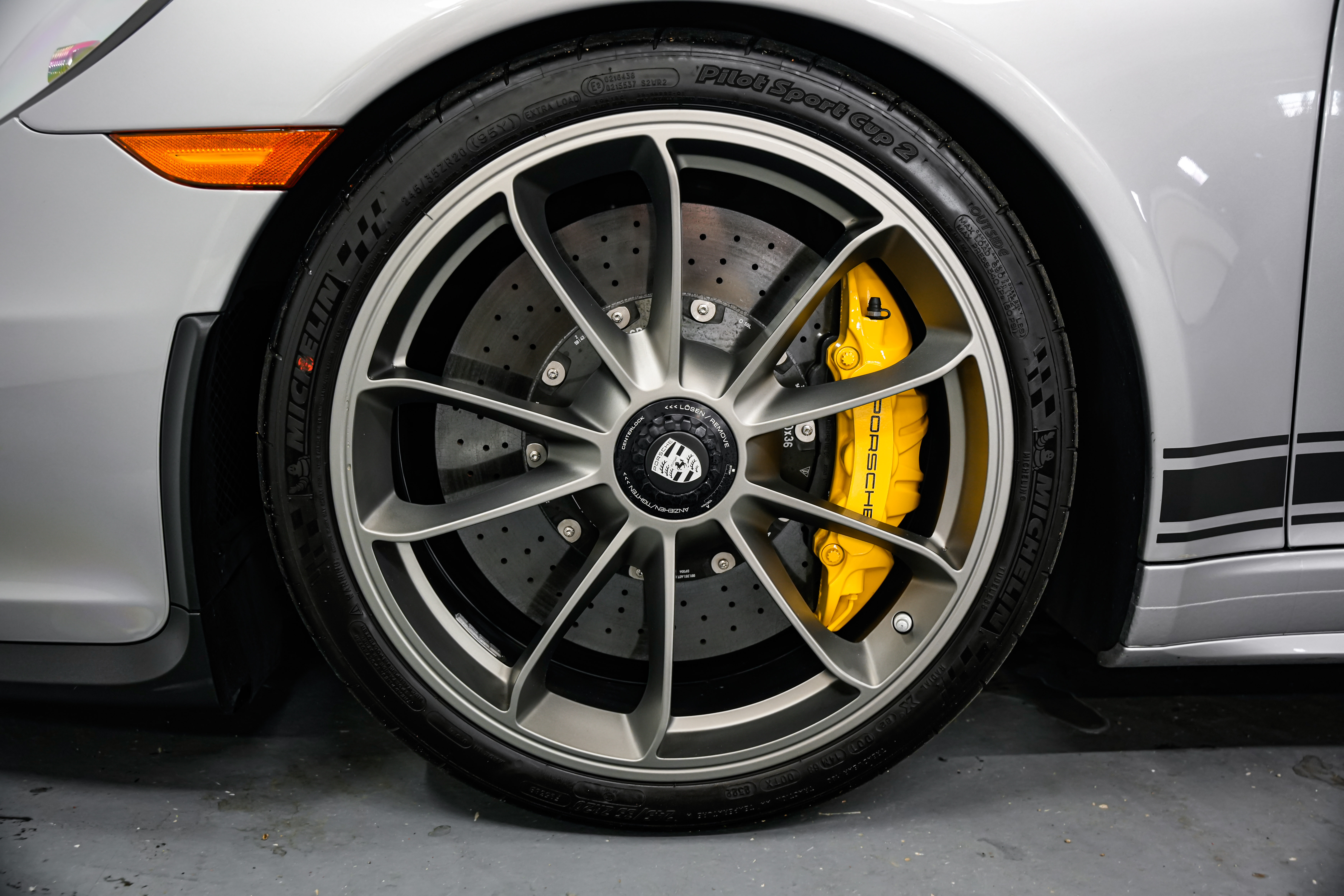 2016 Porsche 911 R Coupe — photo 24
