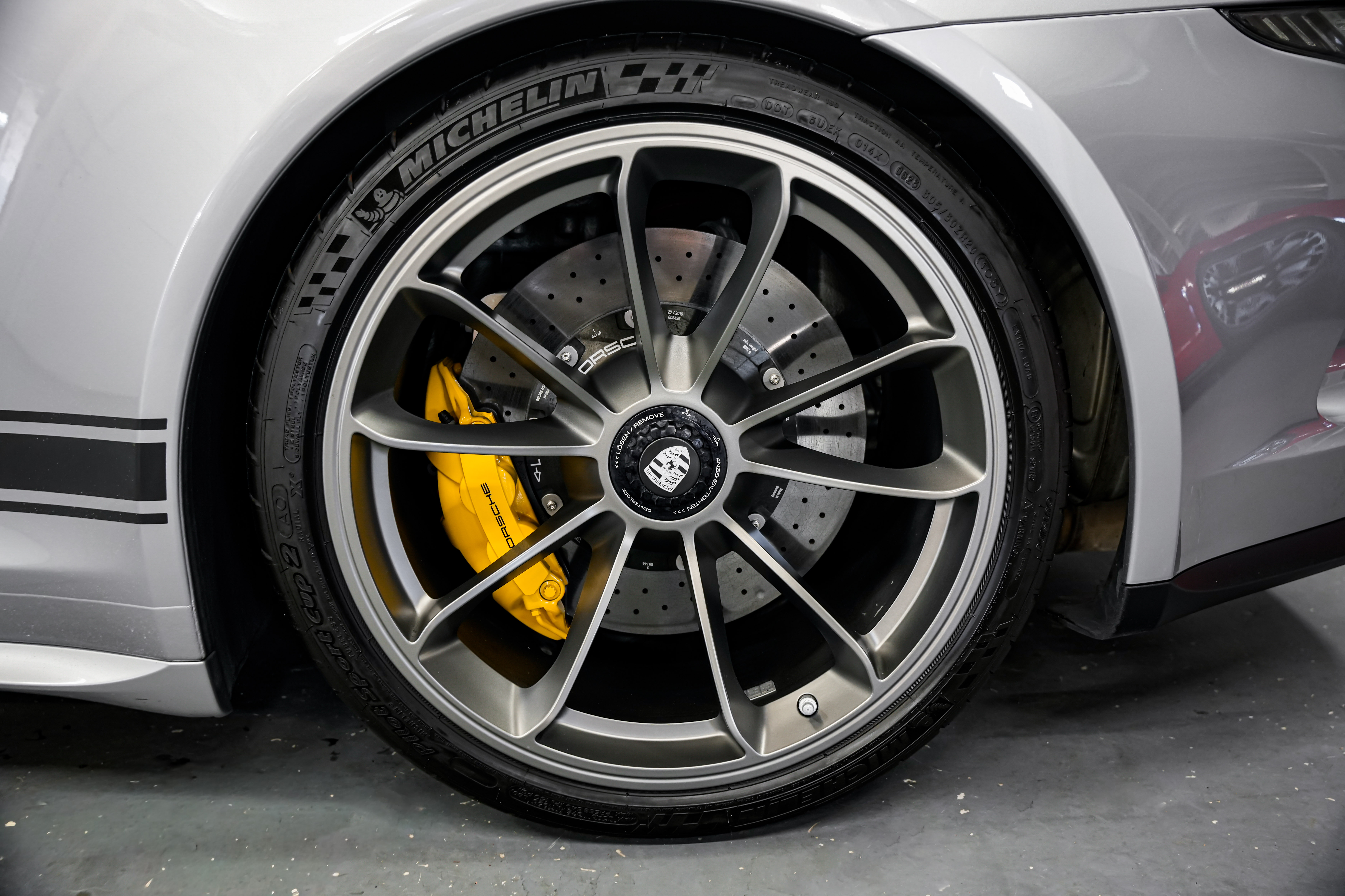 2016 Porsche 911 R Coupe — photo 25