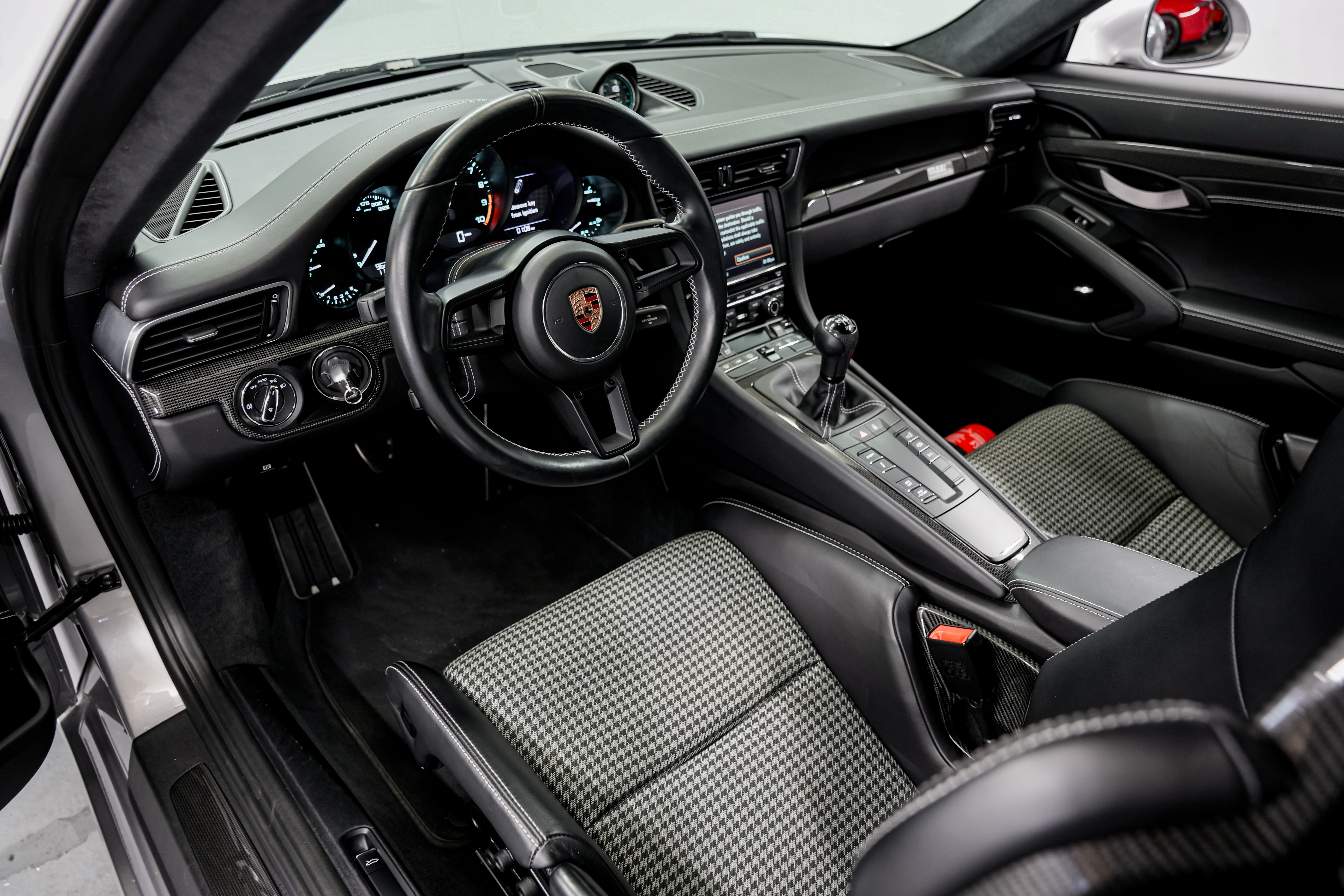2016 Porsche 911 R Coupe — photo 28