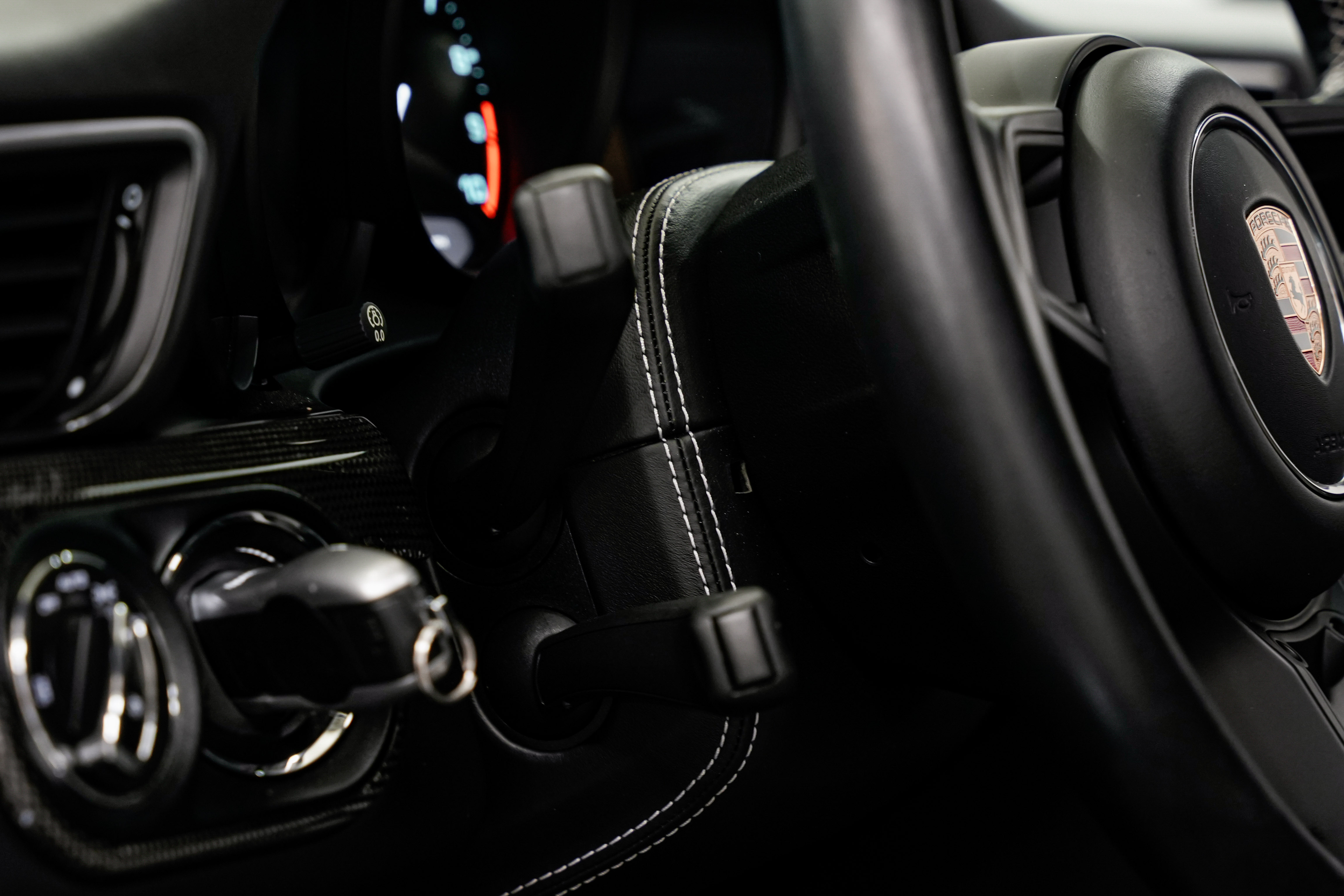 2016 Porsche 911 R Coupe — photo 30