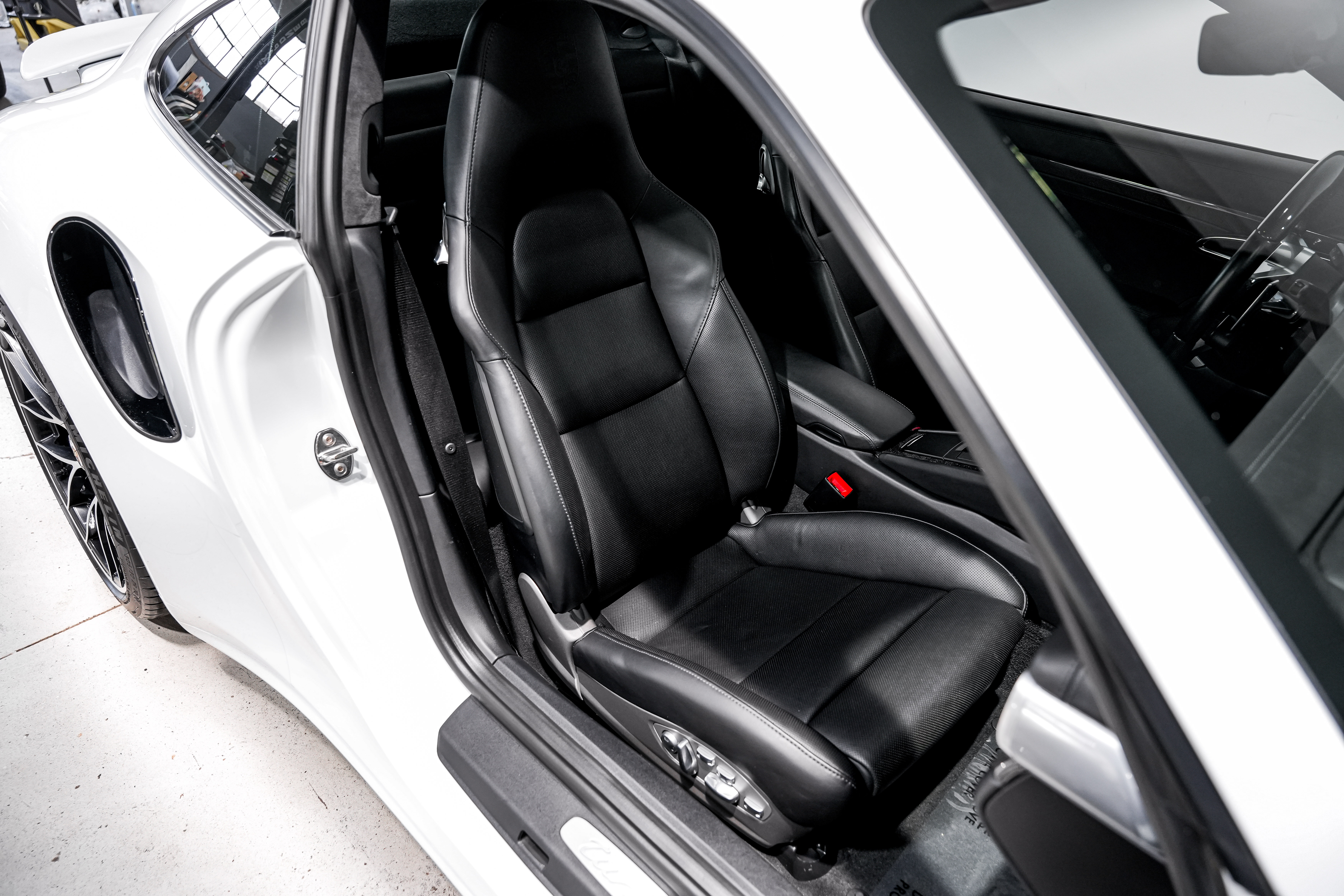 2018 Porsche 911 Turbo S Coupe — photo 15