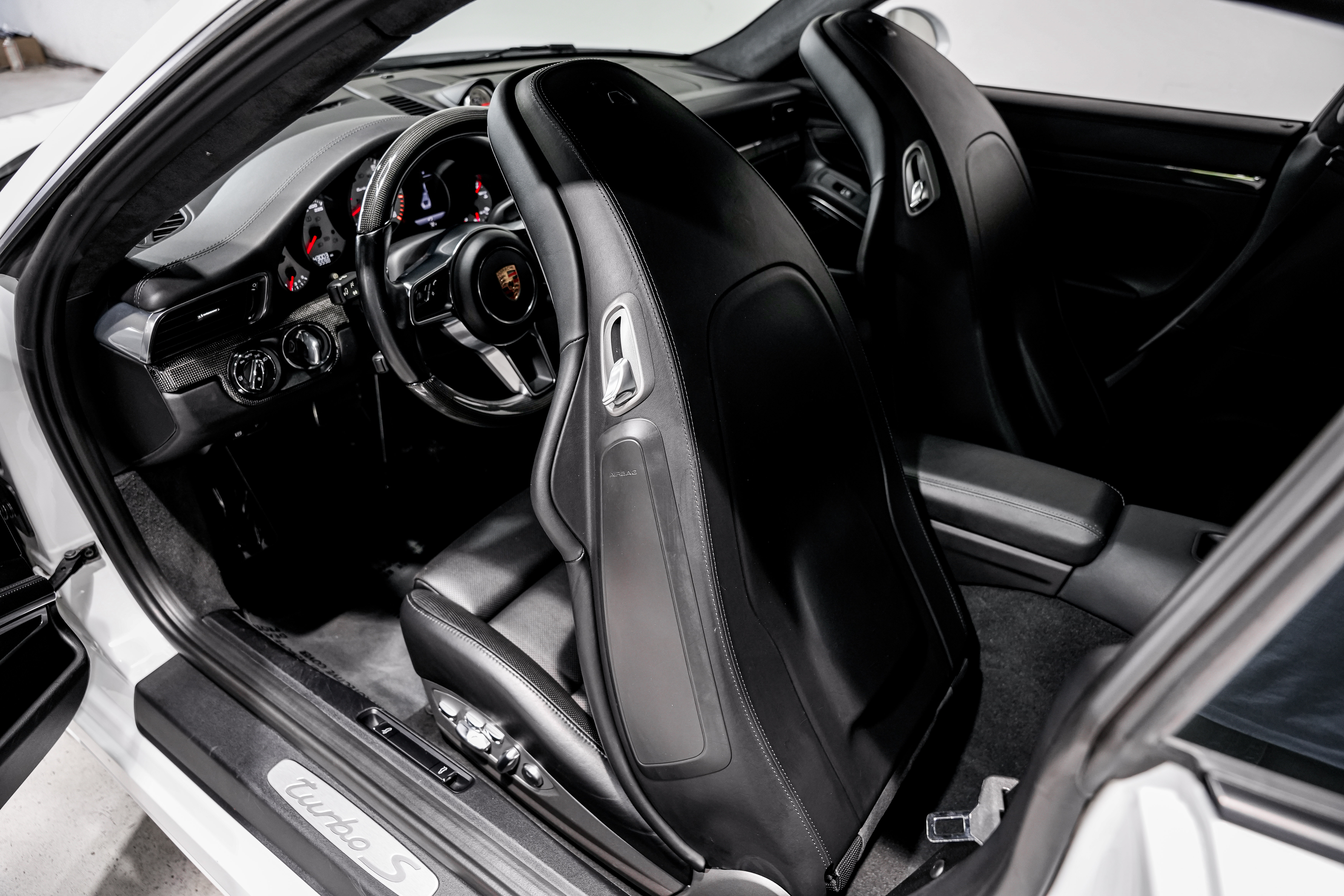 2018 Porsche 911 Turbo S Coupe — photo 23