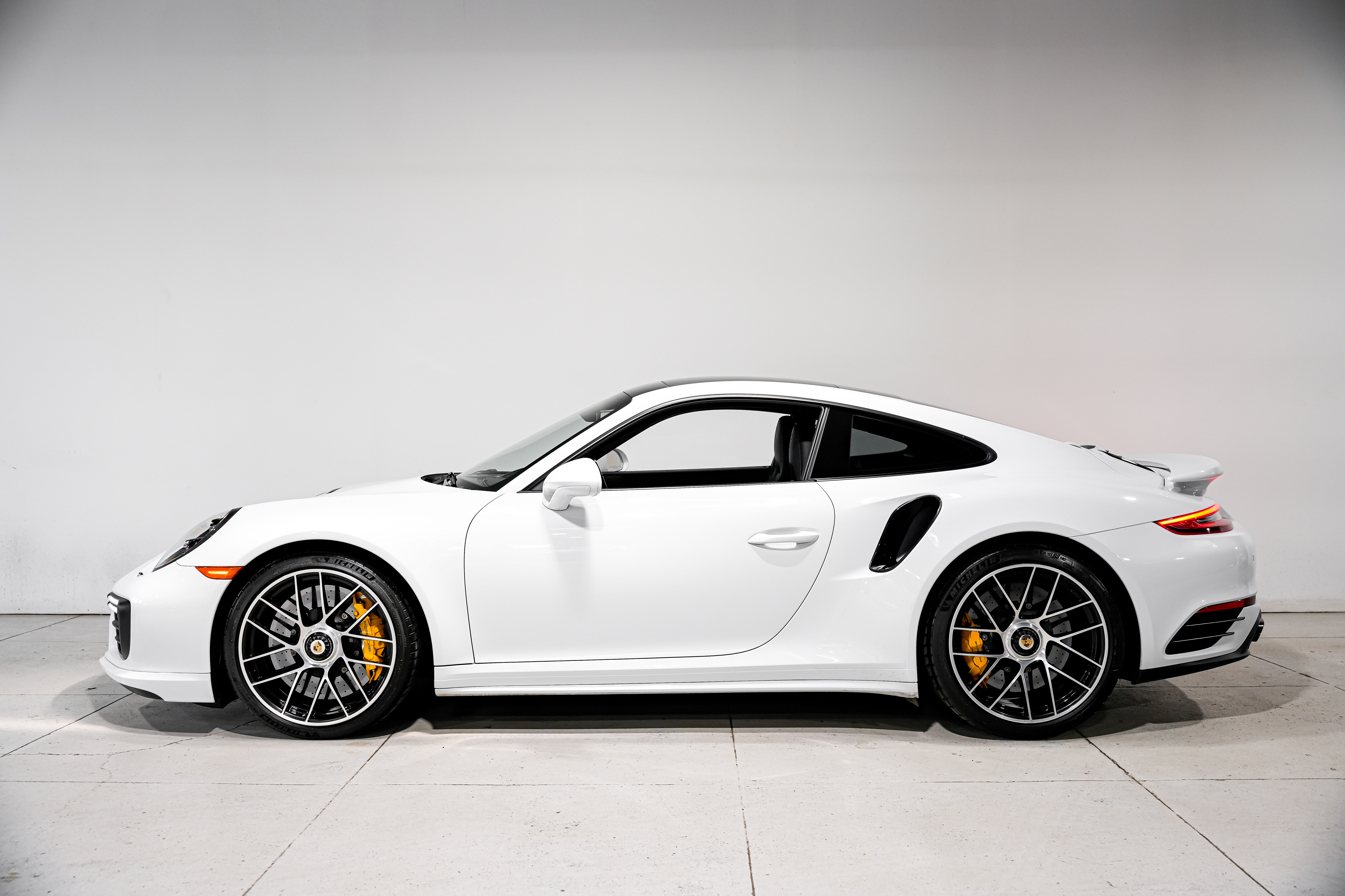 2018 Porsche 911 Turbo S Coupe — photo 39