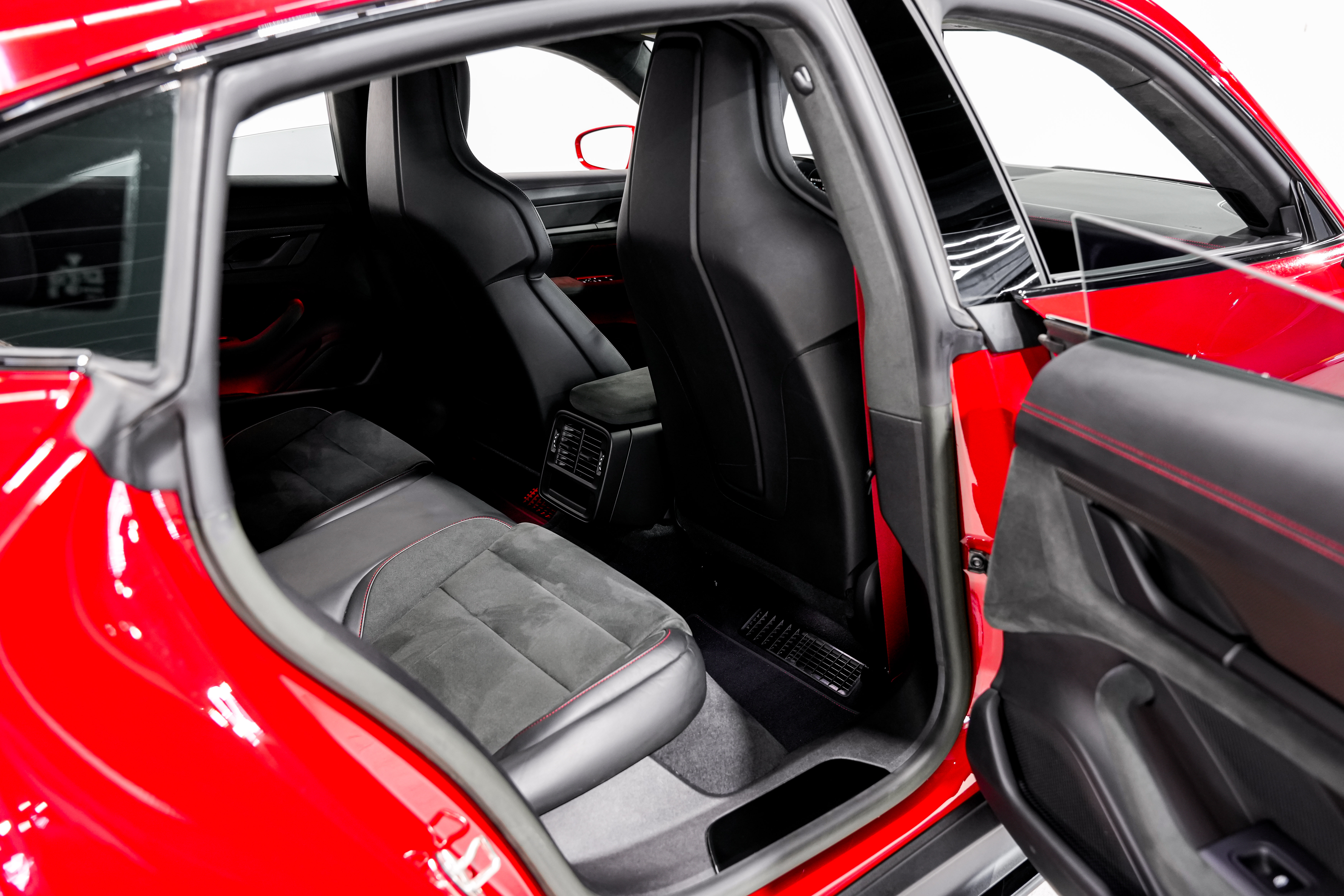 2023 Porsche Taycan GTS Sedan — photo 19